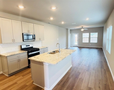 505 Blanton Street - Photo Thumbnail 6