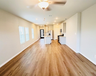505 Blanton Street - Photo Thumbnail 8