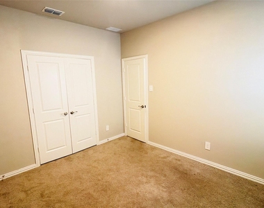 505 Blanton Street - Photo Thumbnail 16