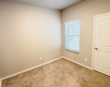 505 Blanton Street - Photo Thumbnail 13