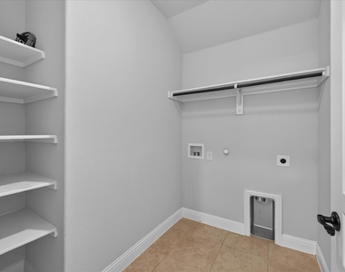 911 Birchwood Drive - Photo Thumbnail 9