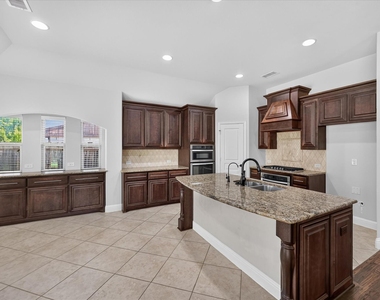 911 Birchwood Drive - Photo Thumbnail 5