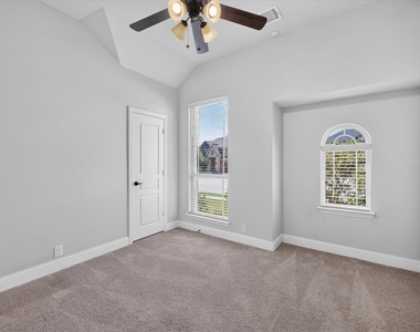 911 Birchwood Drive - Photo Thumbnail 6