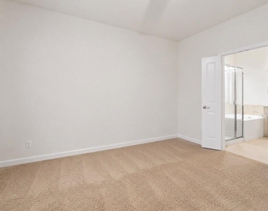 320 Grassland Drive - Photo Thumbnail 10