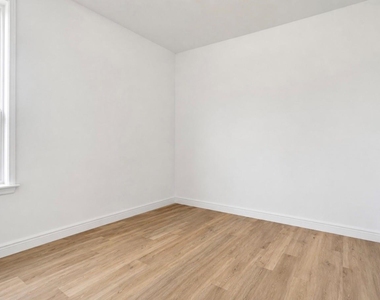 320 Grassland Drive - Photo Thumbnail 4
