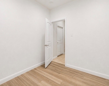 320 Grassland Drive - Photo Thumbnail 7