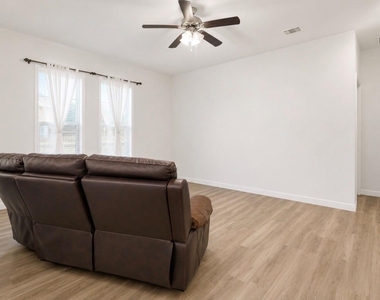 320 Grassland Drive - Photo Thumbnail 5