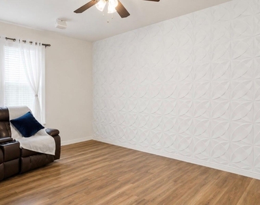 320 Grassland Drive - Photo Thumbnail 14