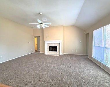 2218 W Thoroughbred Drive - Photo Thumbnail 3