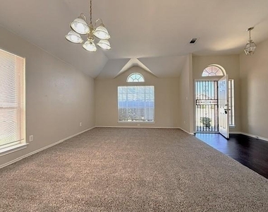 2218 W Thoroughbred Drive - Photo Thumbnail 8