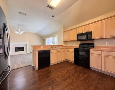 2218 W Thoroughbred Drive - Photo Thumbnail 7