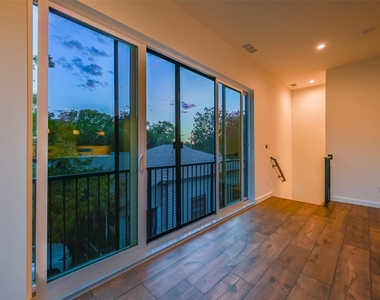 2247 Mail Avenue - Photo Thumbnail 3