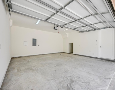 2247 Mail Avenue - Photo Thumbnail 5