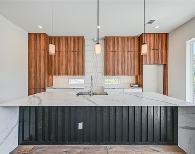 2247 Mail Avenue - Photo Thumbnail 12