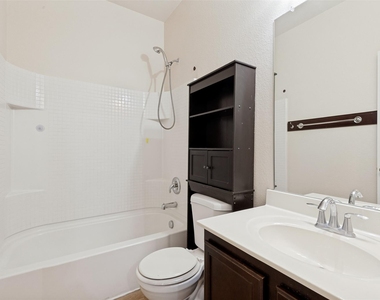 11117 Kenny Drive - Photo Thumbnail 7