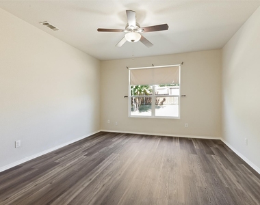 11117 Kenny Drive - Photo Thumbnail 4