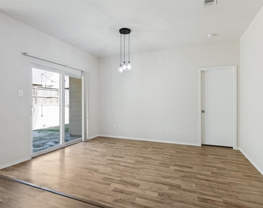 11117 Kenny Drive - Photo Thumbnail 9