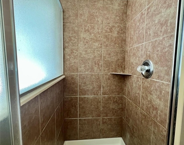 1801 Kathryn Court - Photo Thumbnail 10