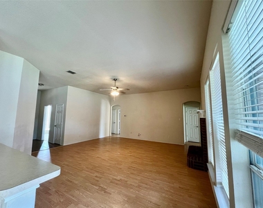 1801 Kathryn Court - Photo Thumbnail 3