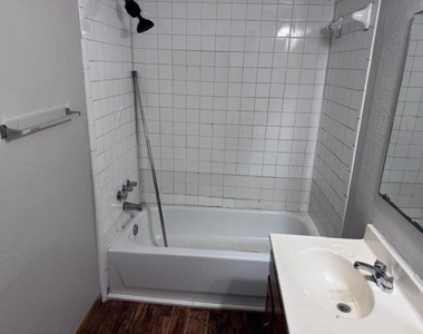 1233 13th St. Nw - Photo Thumbnail 5