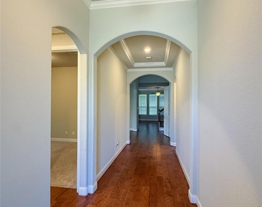 504 Pineview Drive - Photo Thumbnail 20