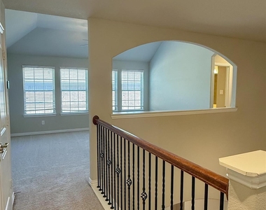 504 Pineview Drive - Photo Thumbnail 19