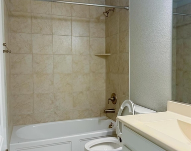 504 Pineview Drive - Photo Thumbnail 18