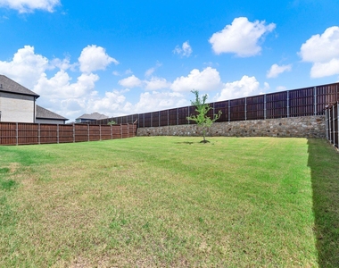 1110 Columbus Lane - Photo Thumbnail 21