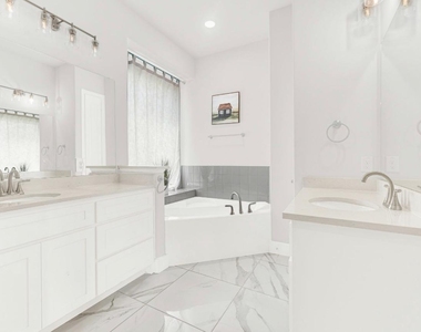 1110 Columbus Lane - Photo Thumbnail 7
