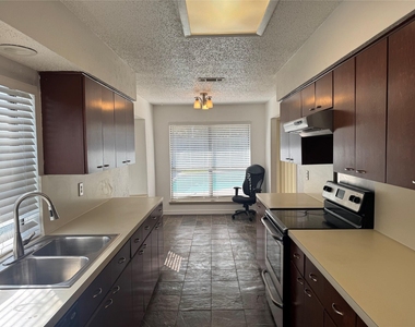 1715 Carolyn Way - Photo Thumbnail 8