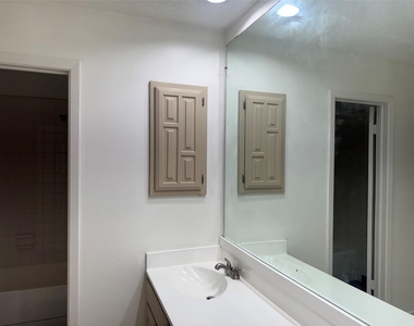 1715 Carolyn Way - Photo Thumbnail 13