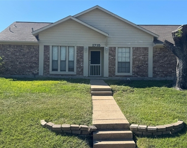 1715 Carolyn Way - Photo Thumbnail 1