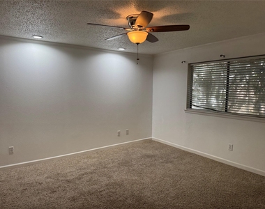 1715 Carolyn Way - Photo Thumbnail 17