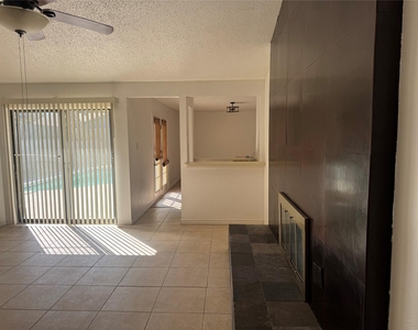 1715 Carolyn Way - Photo Thumbnail 4
