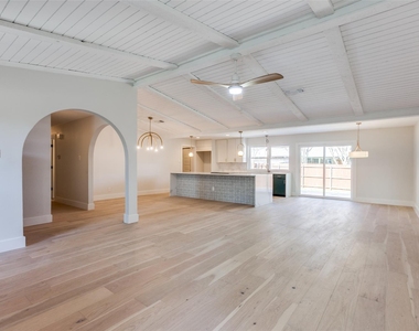 416 Bedford Drive - Photo Thumbnail 3