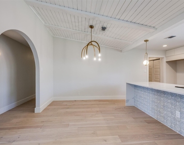 416 Bedford Drive - Photo Thumbnail 4