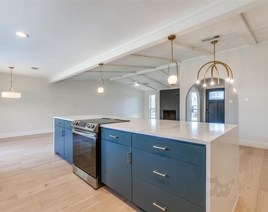 416 Bedford Drive - Photo Thumbnail 10