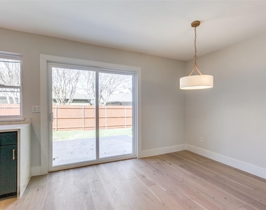 416 Bedford Drive - Photo Thumbnail 12