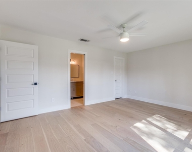 416 Bedford Drive - Photo Thumbnail 20