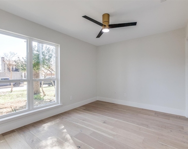 416 Bedford Drive - Photo Thumbnail 13