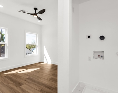 300 Henry Street - Photo Thumbnail 19
