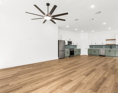 300 Henry Street - Photo Thumbnail 9