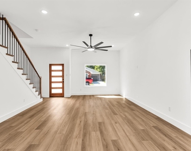 300 Henry Street - Photo Thumbnail 4