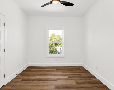 300 Henry Street - Photo Thumbnail 18