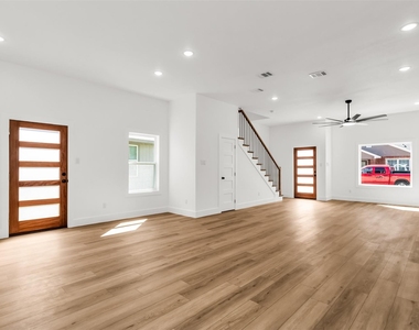 300 Henry Street - Photo Thumbnail 6