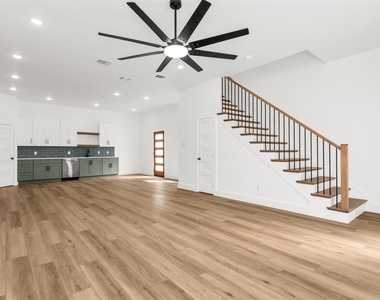 300 Henry Street - Photo Thumbnail 7