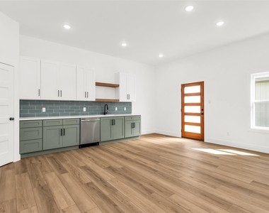 300 Henry Street - Photo Thumbnail 12
