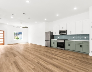 300 Henry Street - Photo Thumbnail 13
