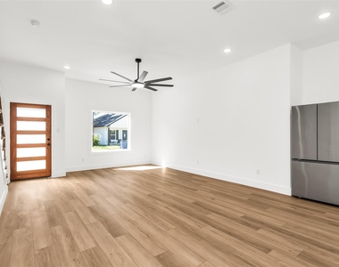 300 Henry Street - Photo Thumbnail 3