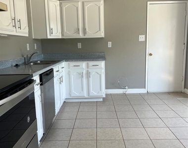 2101 Pennington Drive - Photo Thumbnail 3